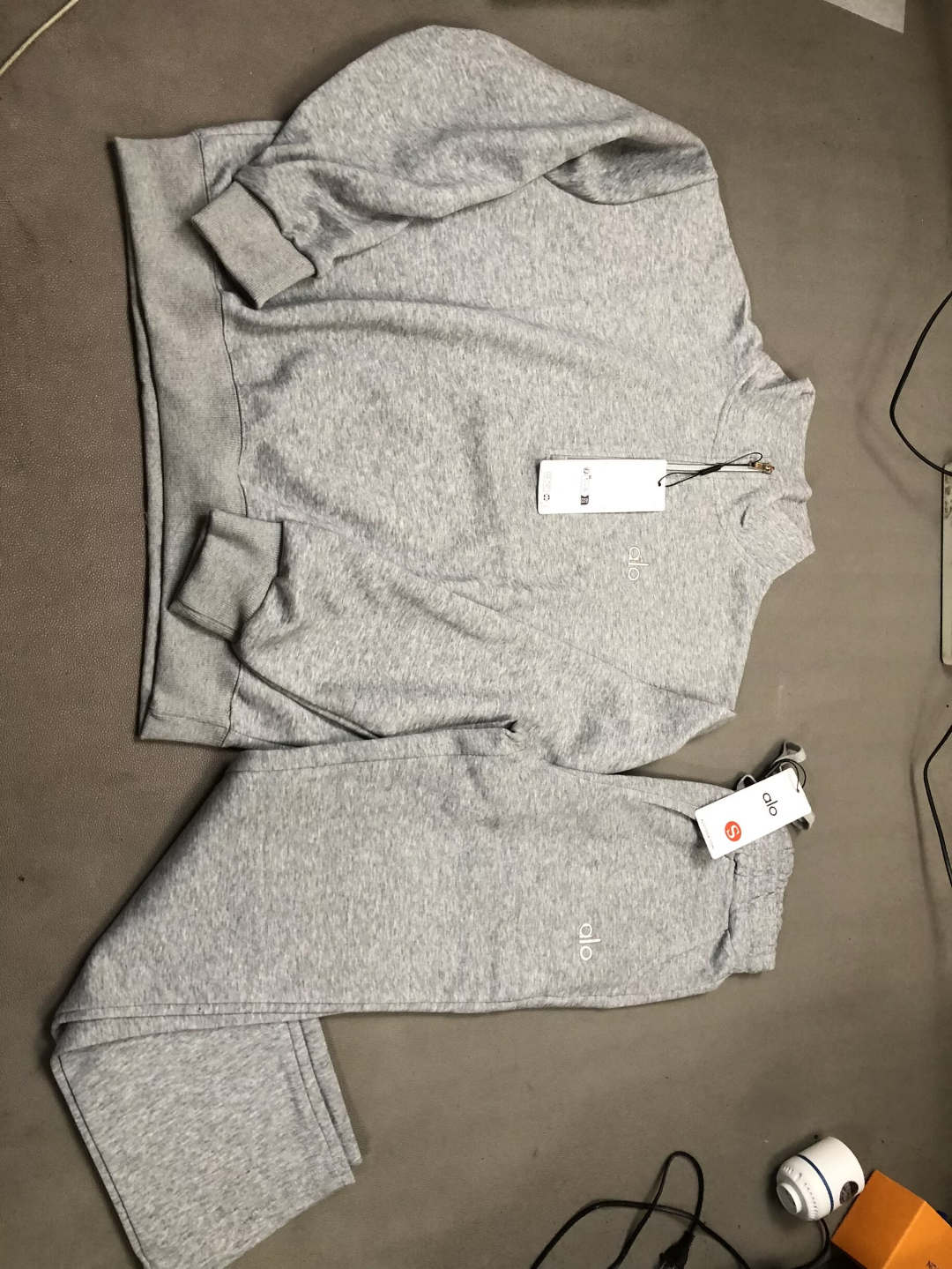 Alo Yoga Set – Gris (Half-Zip + Joggers)