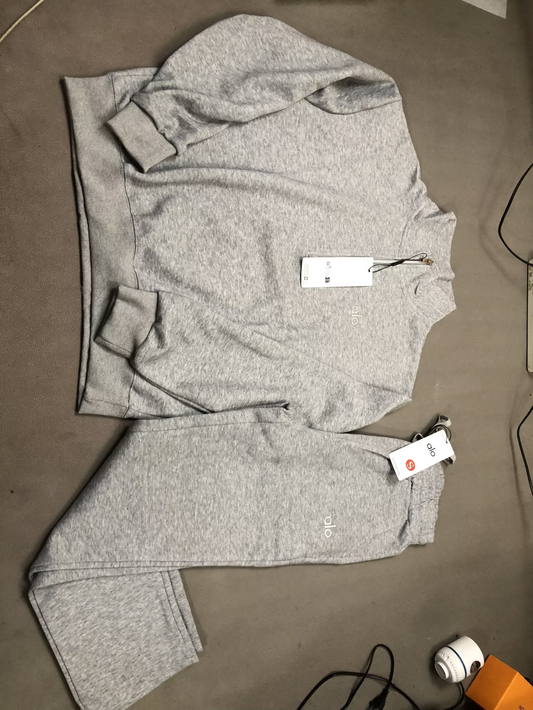 Alo Yoga Set – Gris (Half-Zip + Joggers)