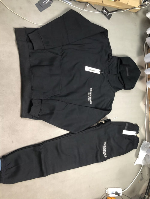 Fear of God Essentials Tracksuit – Noir (Logo Petit)