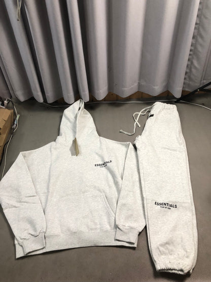 Fear of God Essentials Tracksuit – Gris Clair / Oatmeal