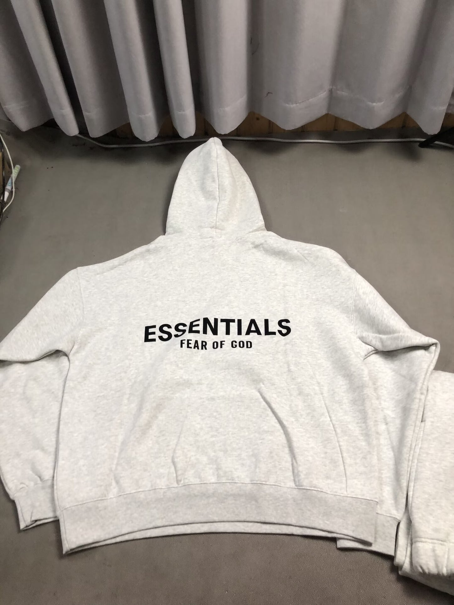 Fear of God Essentials Tracksuit – Gris Clair / Oatmeal